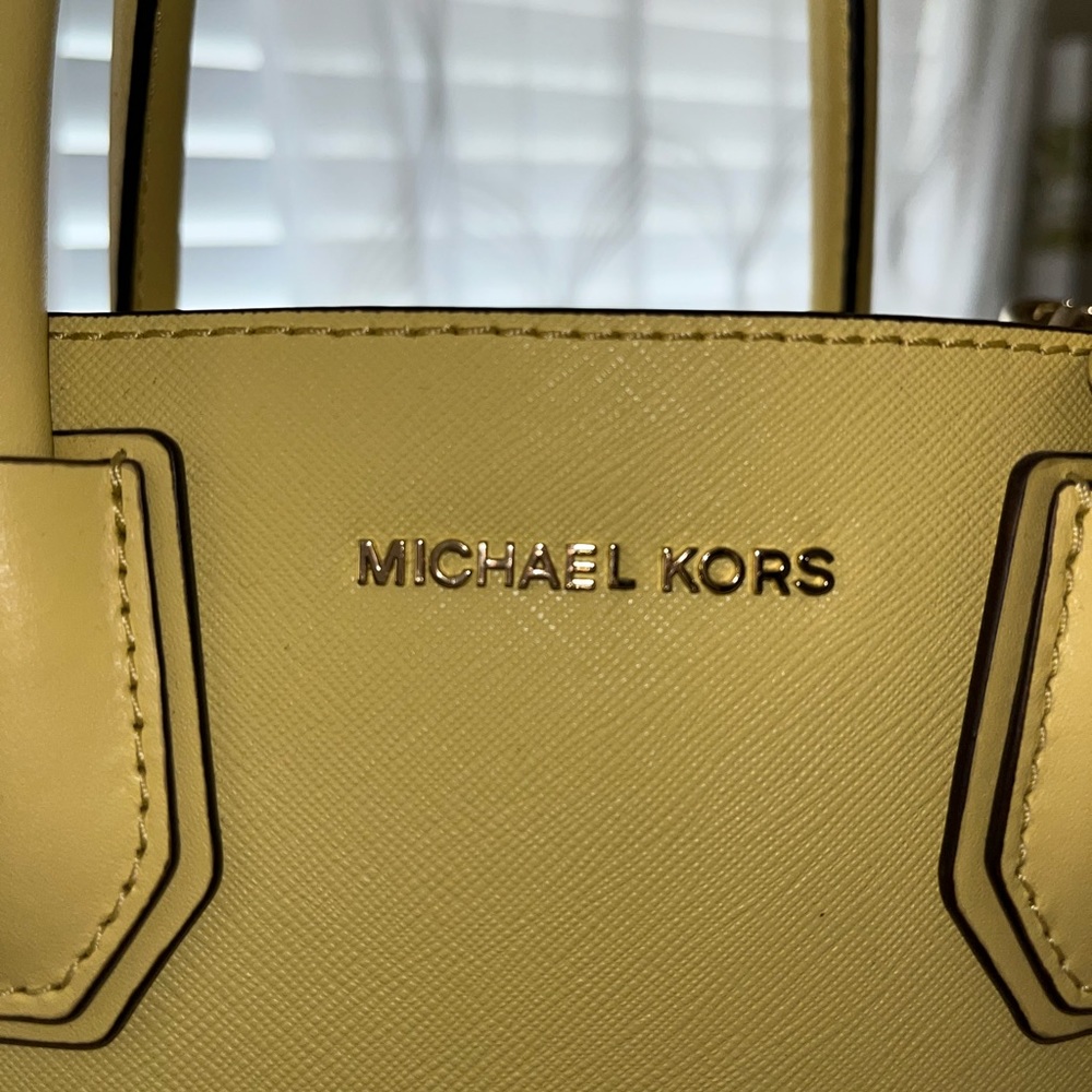 Yellow Michael Kors, Crossbody - Picture 2 of 6